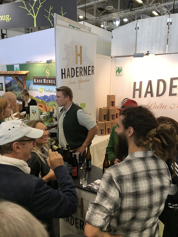 Naturland und Partner Haderner Bräu auf der Messe BioSüd 2019 in Augsburg