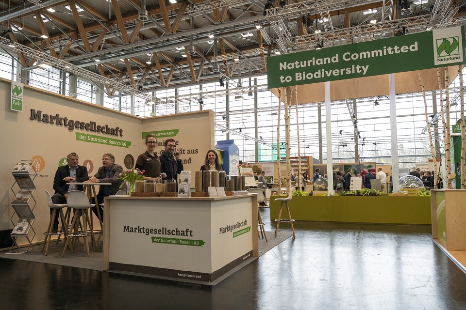 Naturland und Partner Marktgesellschaft Artenvielfalt auf der Messe Biofach 2020 in Nürnberg