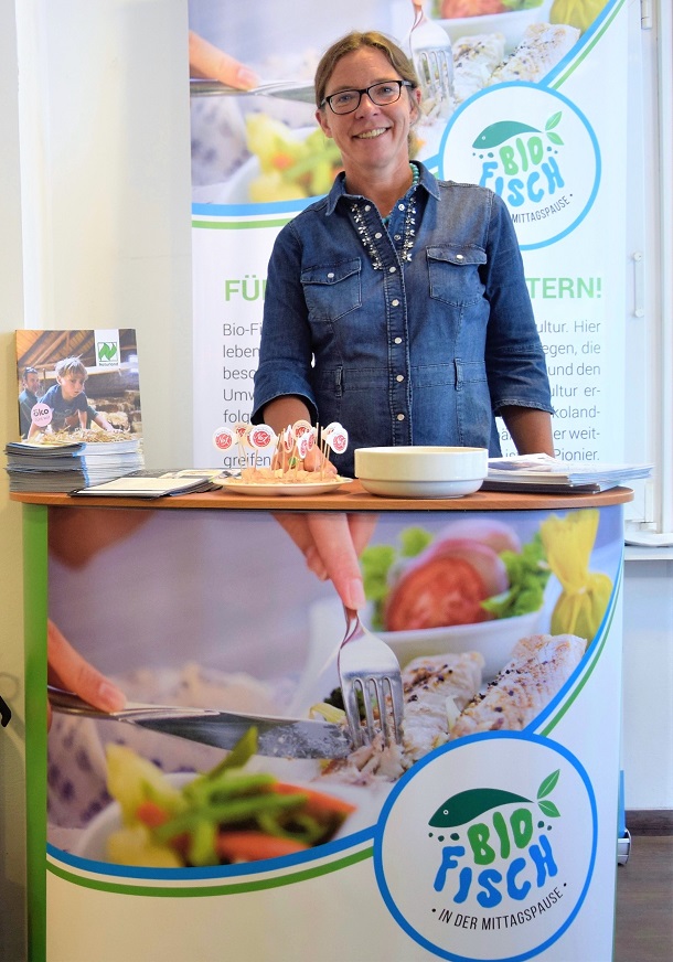 Nicole Knapstein auf dem Naturland Aktionstag Bio-Fisch in der Mittagspause in Hamburg 2018