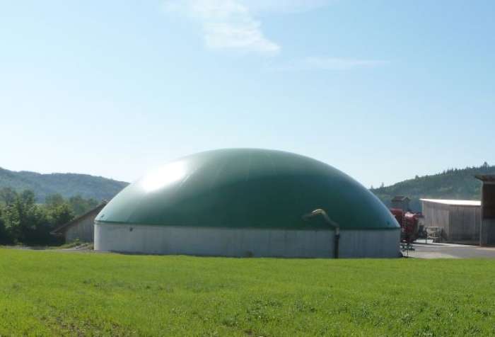 Biogasanlage auf einem Naturland Betrieb
