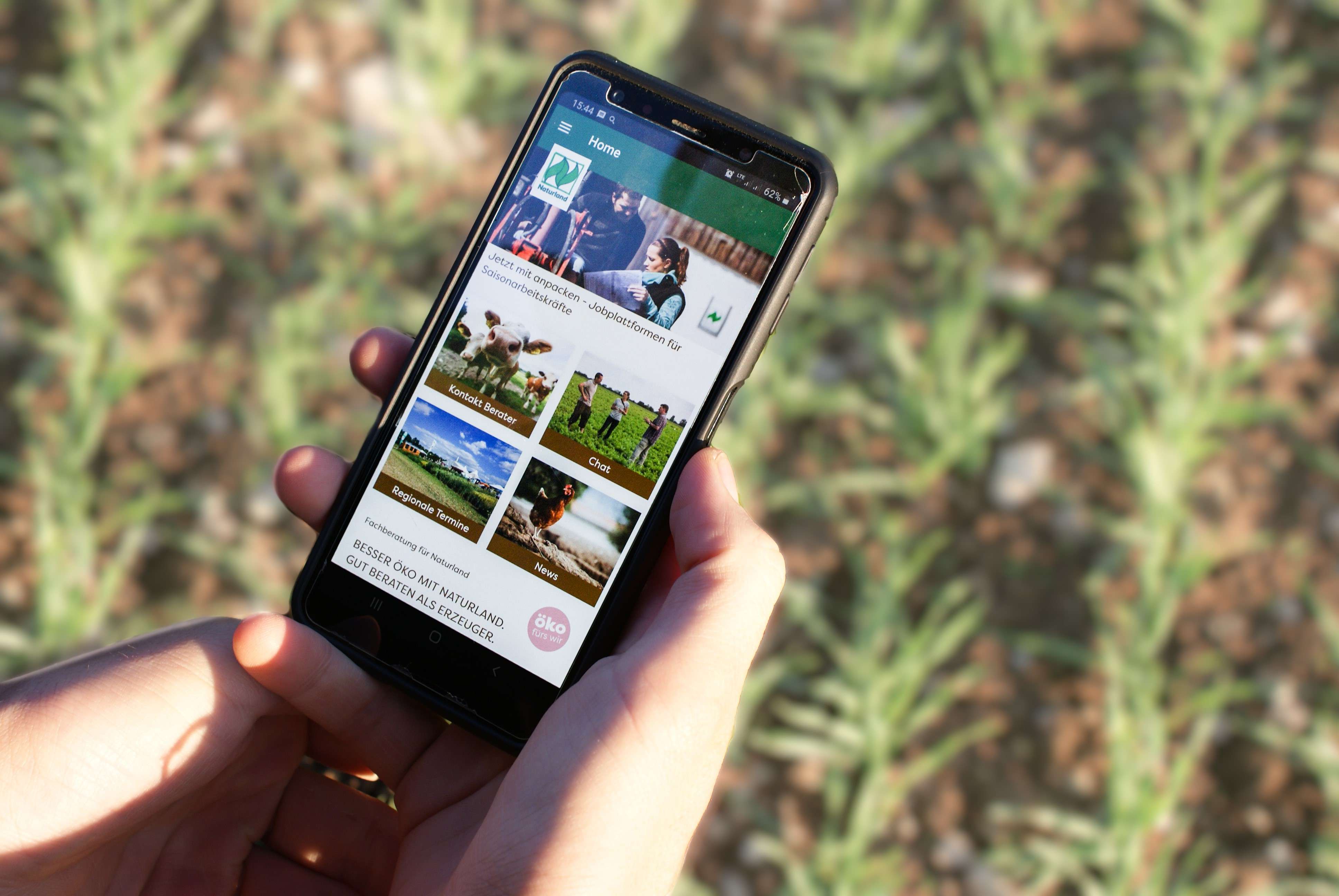 Handy mit APP (Quelle: Tanja Edbauer, Beratung für Naturland)