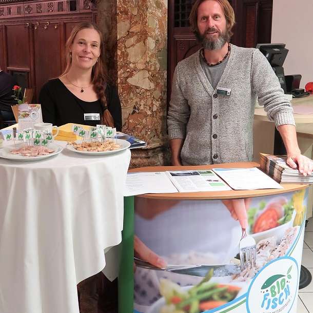 Naturland Aktionstag Bio-Fisch in der Mittagspause in Nuernberg 2018