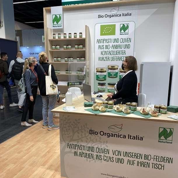 Naturland und Partner Messestand Bio Organica auf der Messe Anuga 2021 in Köln