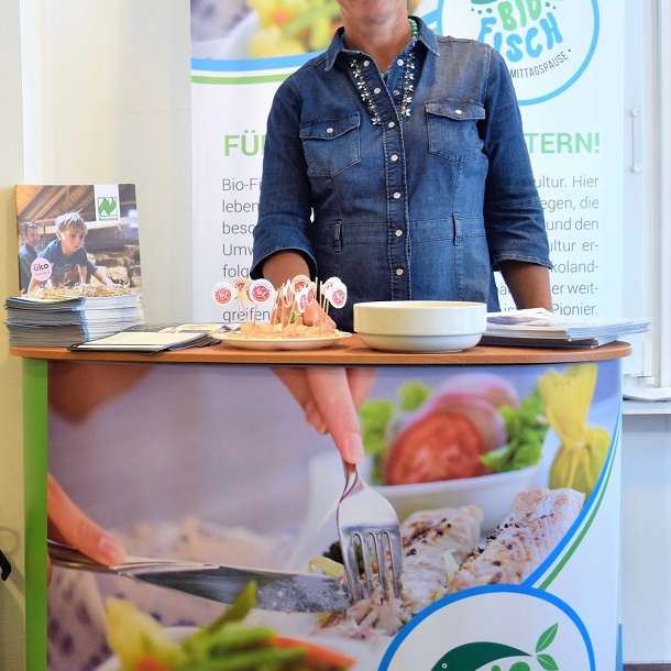 Nicole Knapstein auf dem Naturland Aktionstag Bio-Fisch in der Mittagspause in Hamburg 2018